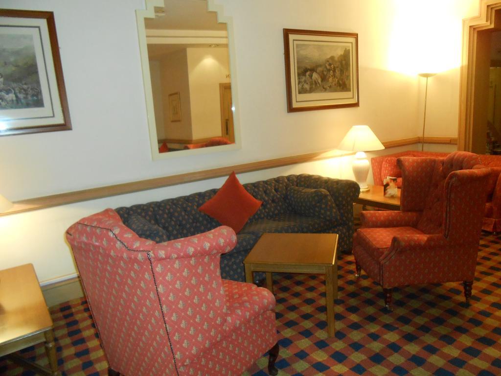 King Malcolm Hotel Dunfermline Esterno foto